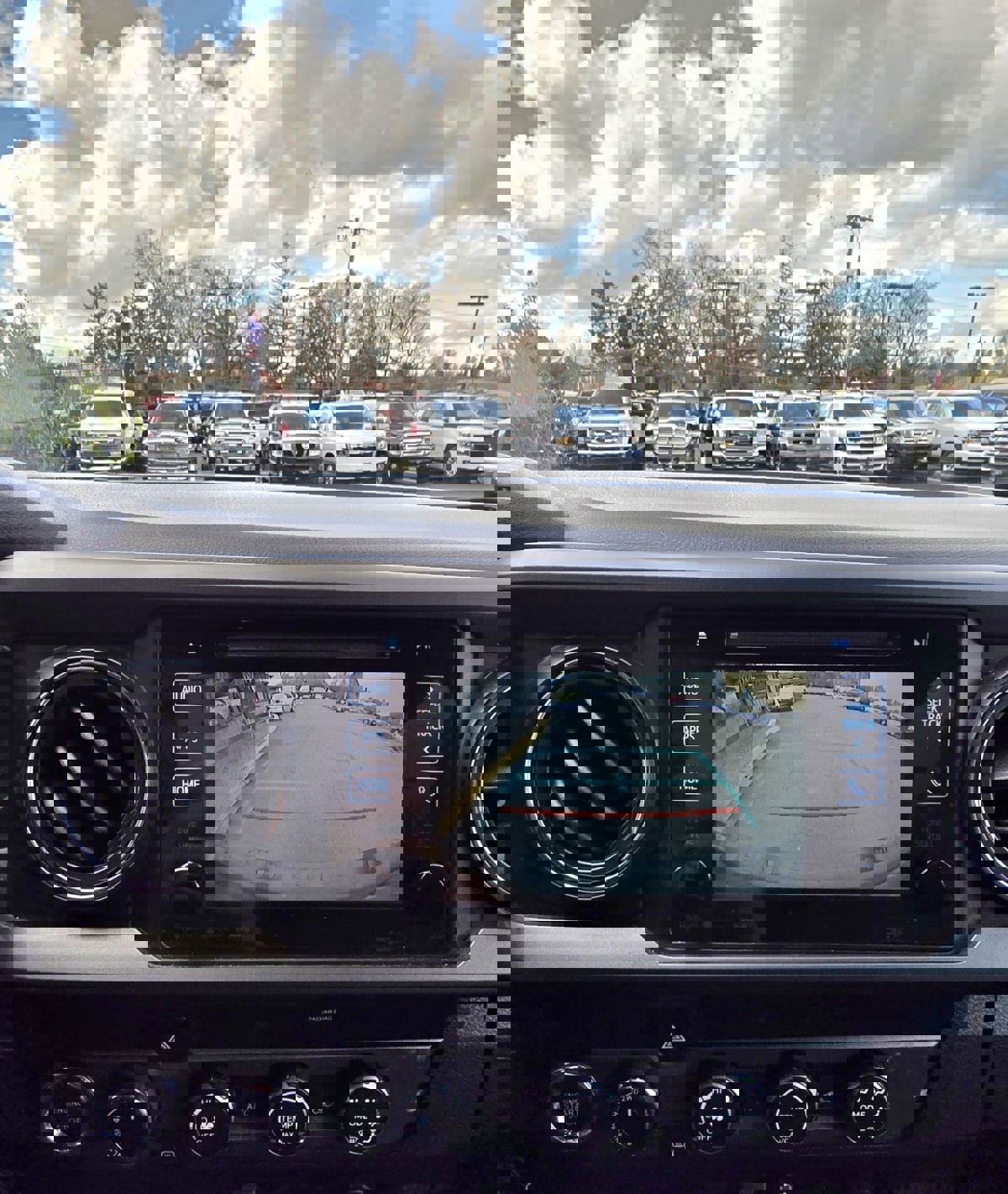 Used 2019 Toyota Tacoma TRD Off-Road AWD/4WD image 11