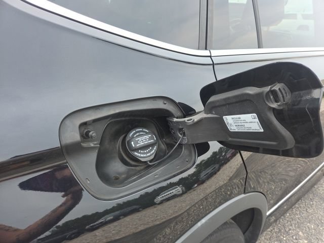Used 2022 Volkswagen Tiguan SEL R-Line AWD/4WD image 11
