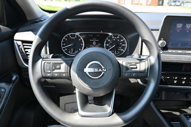 Used 2024 Nissan Rogue S AWD/4WD image 41