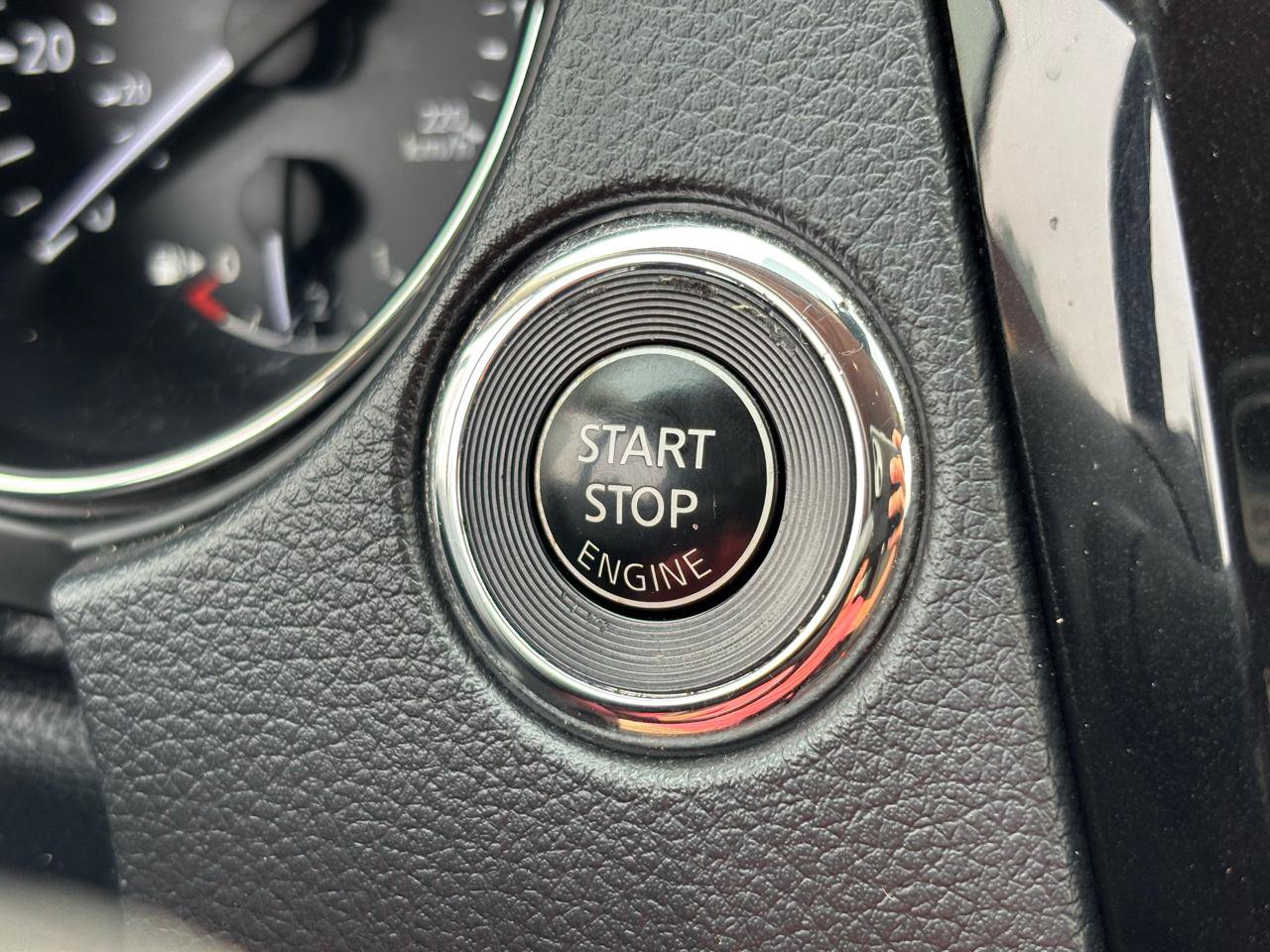 Used 2019 Nissan Rogue SV AWD/4WD image 22