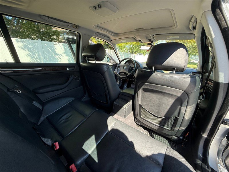 Used 2003 BMW 325i Wagon image 26