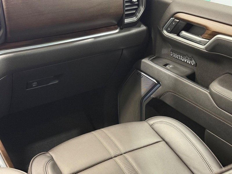 Used 2025 Chevrolet Silverado 1500 High Country w/ Midnight Edition image 13