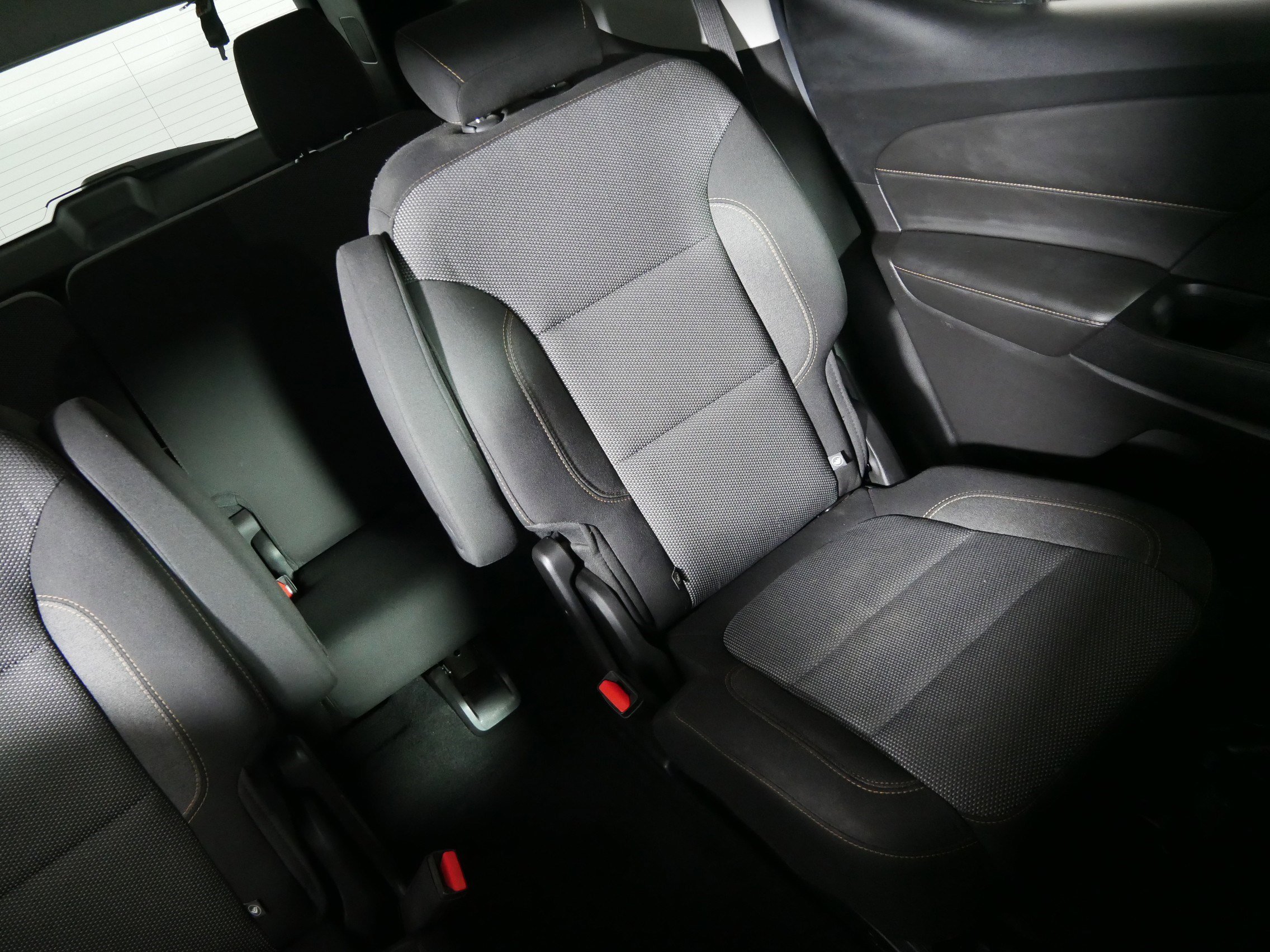 Used 2018 Chevrolet Traverse LT image 13