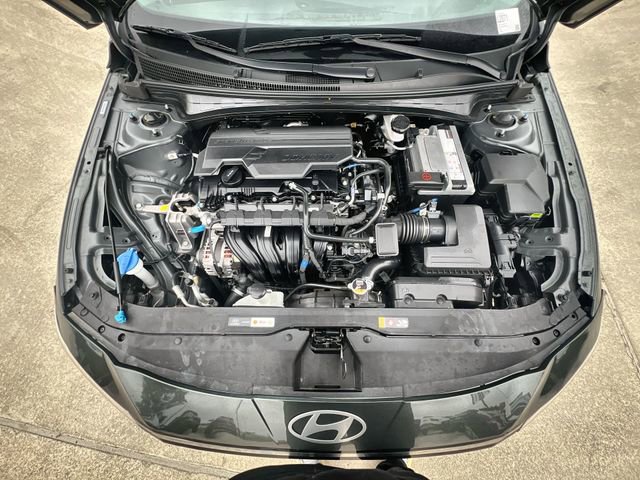 Used 2025 Hyundai Elantra SEL FWD image 29