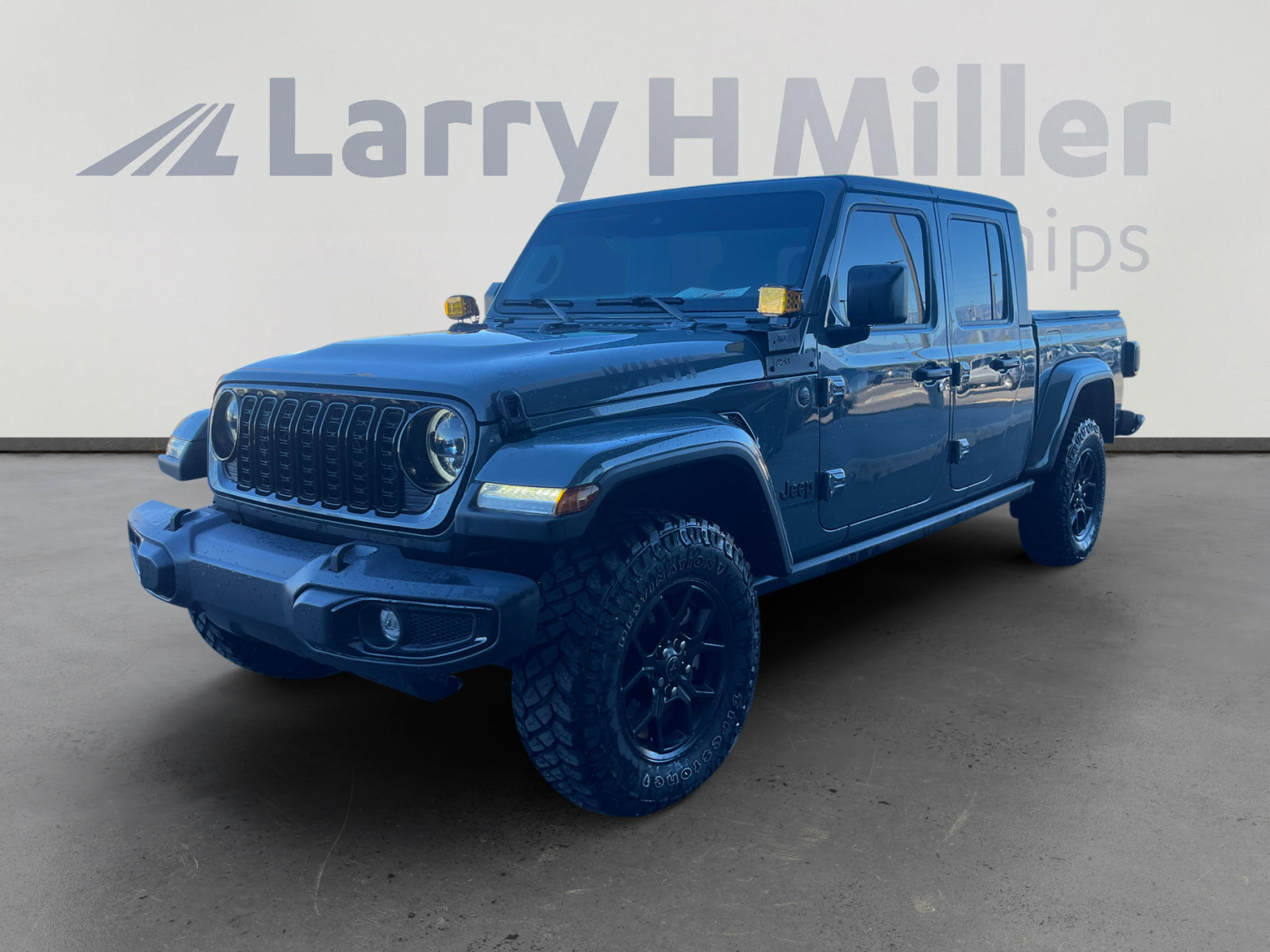 Used 2024 Jeep Gladiator Sport image 1