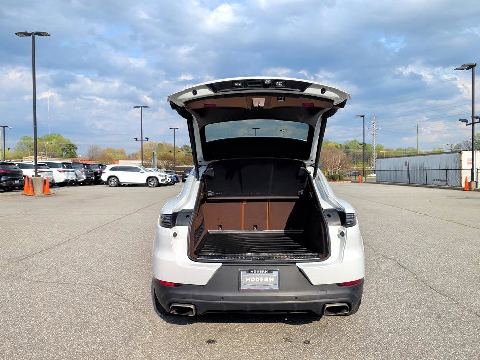 Used 2022 Porsche Cayenne Coupe image 15
