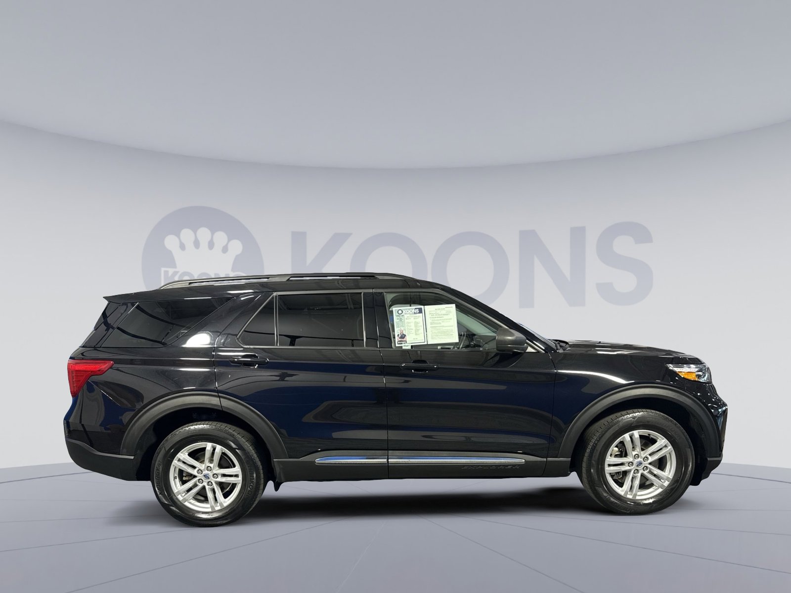 Used 2022 Ford Explorer XLT w/ Equipment Group 202A image 8