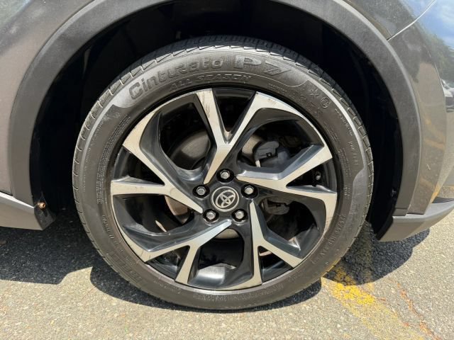 Used 2020 Toyota C-HR XLE FWD image 9