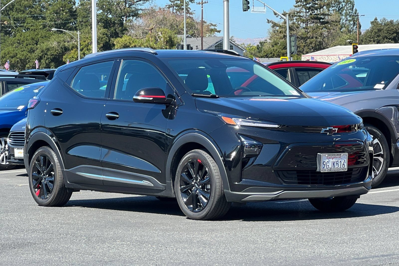 Used 2023 Chevrolet Bolt EUV Premier w/ Sun & Sound Package FWD image 2