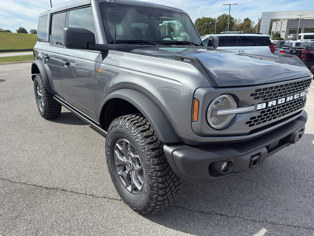 New 2025 Ford Bronco Badlands image 3