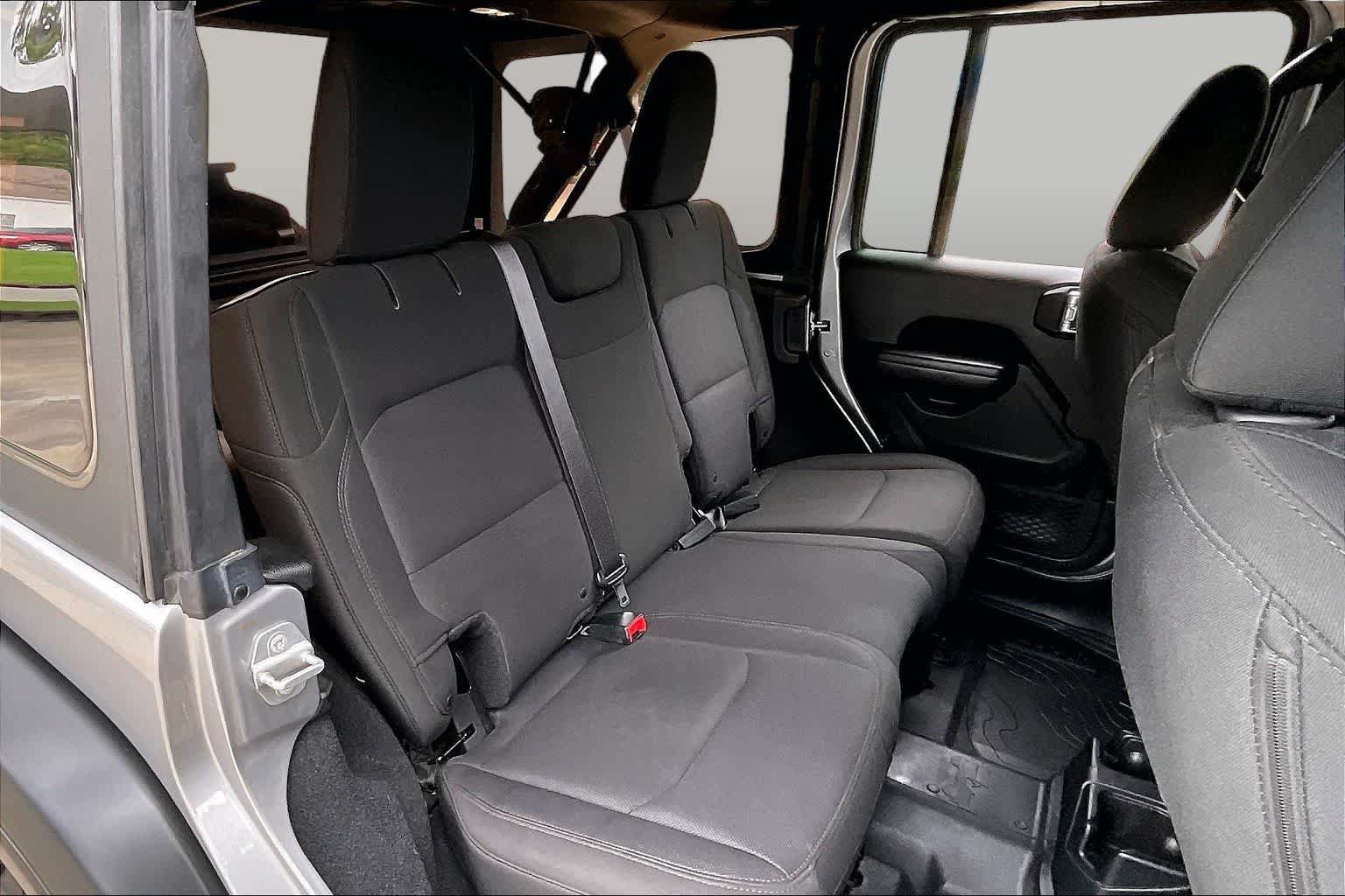 Used 2018 Jeep Wrangler Unlimited Sport S AWD/4WD image 18