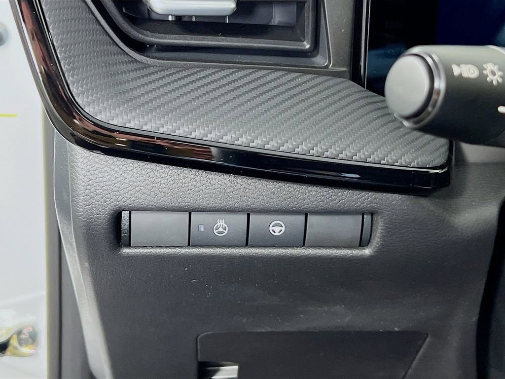 New 2026 Nissan Kicks SR AWD/4WD image 9