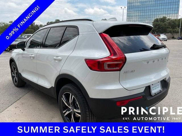 New 2026 Volvo XC40 B4 Core w/ Climate Package FWD image 8