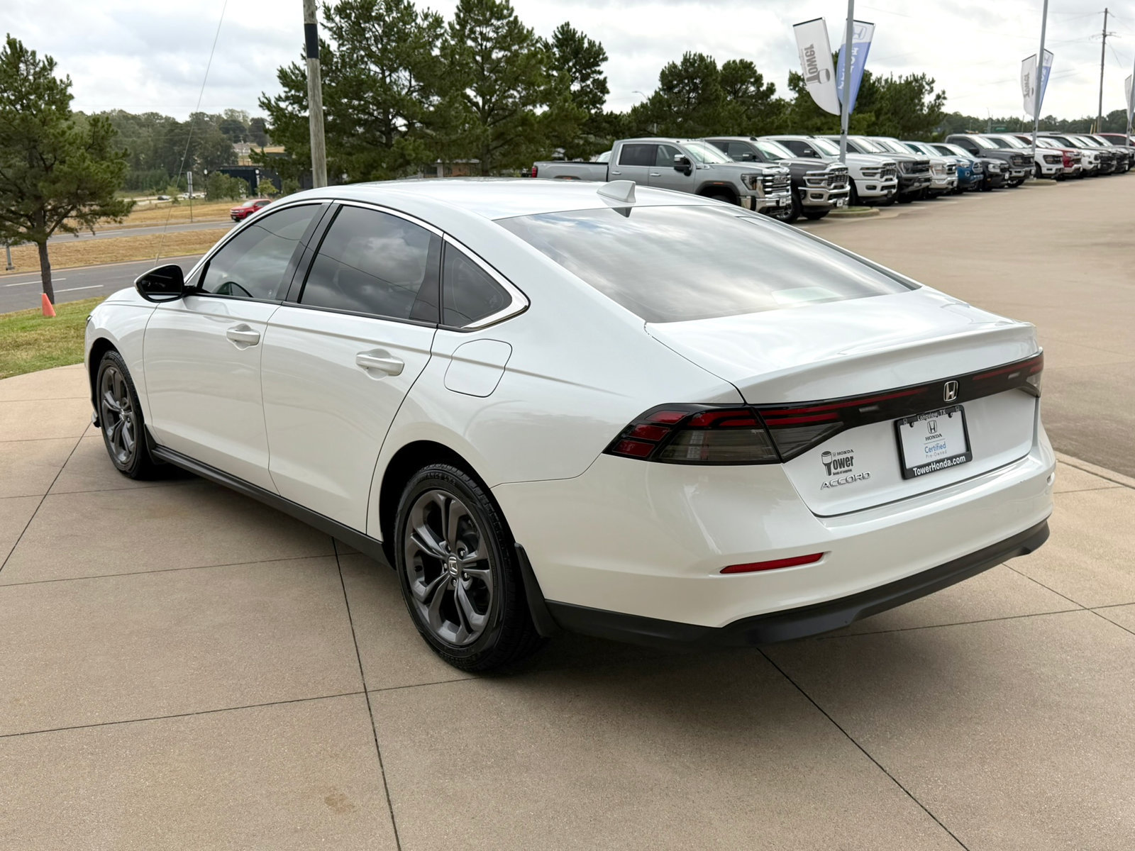 Used 2023 Honda Accord EX image 4