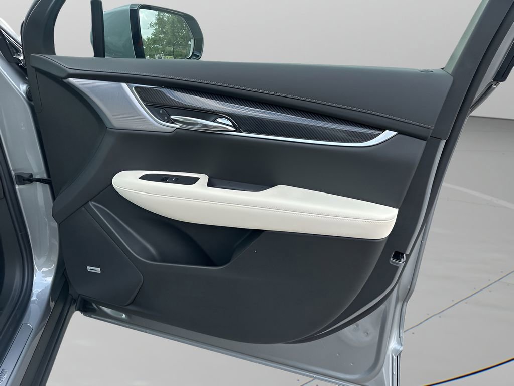 New 2025 Cadillac XT6 Sport w/ Technology Package image 11