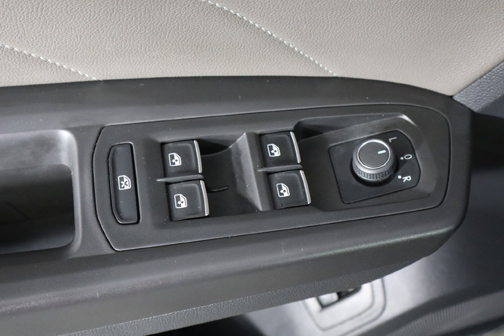 Used 2022 Volkswagen Atlas Cross Sport SE FWD image 19