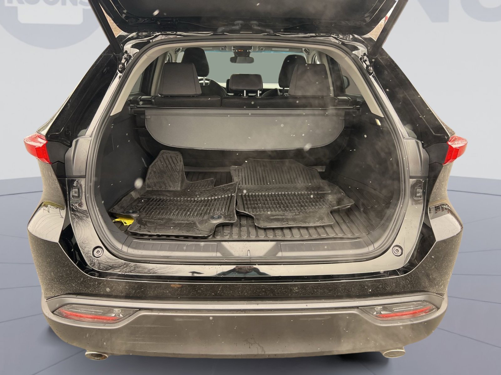 Used 2023 Toyota Venza LE image 24