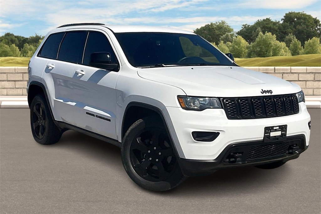 Used 2019 Jeep Grand Cherokee Laredo image 2