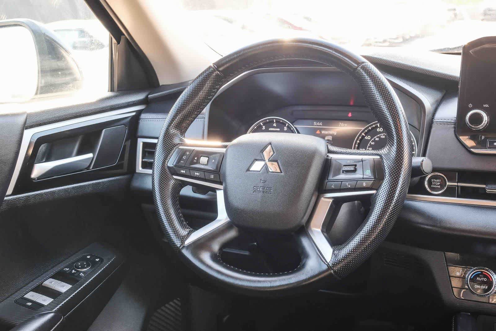 Used 2024 Mitsubishi Outlander SE AWD/4WD image 14