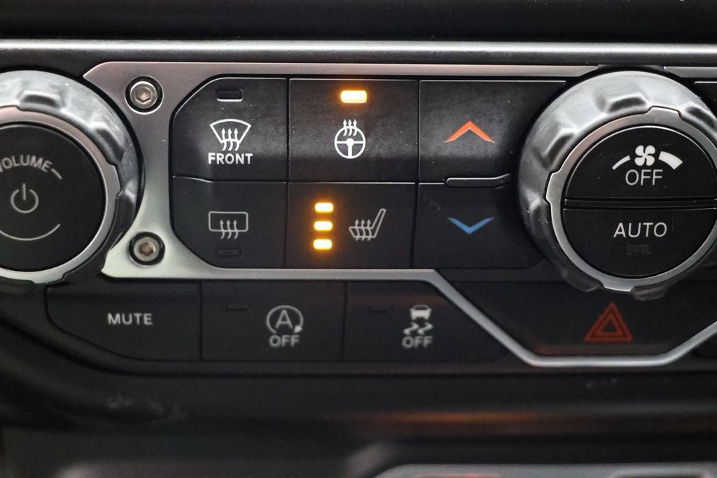 Used 2022 Jeep Wrangler Unlimited Sahara image 25