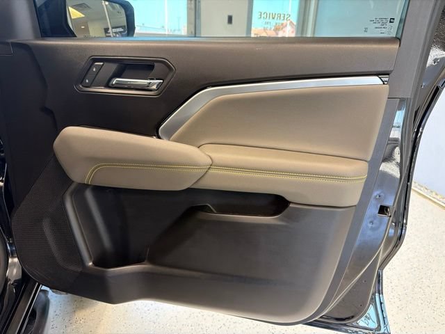 Used 2025 Chevrolet Colorado ZR2 AWD/4WD image 40