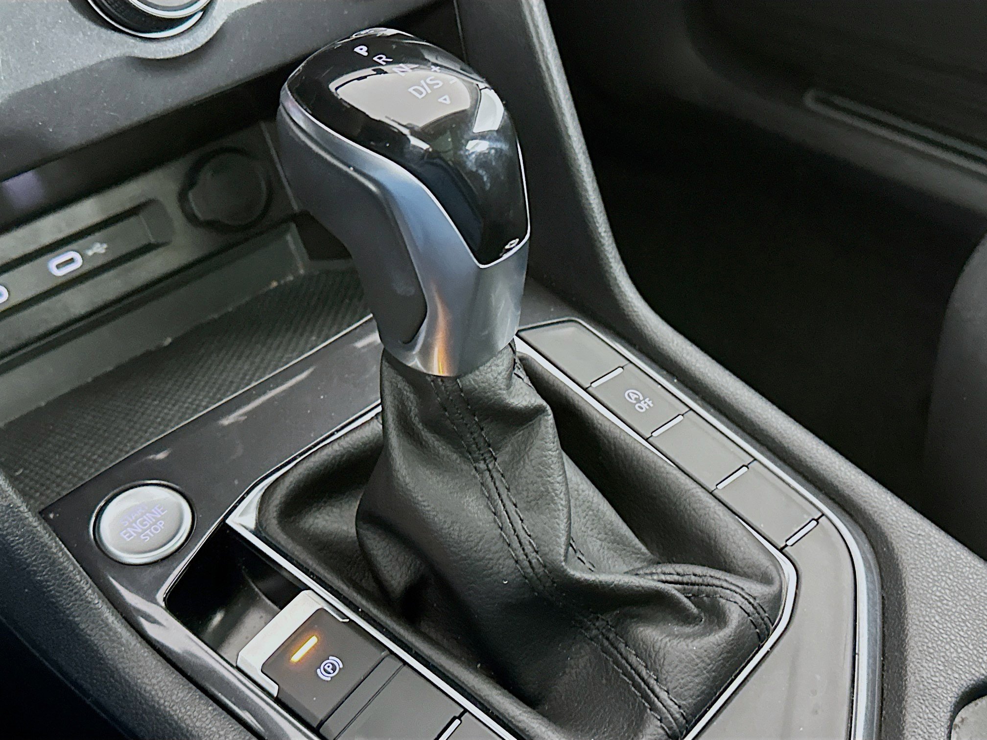 Used 2024 Volkswagen Tiguan Wolfsburg Edition image 24