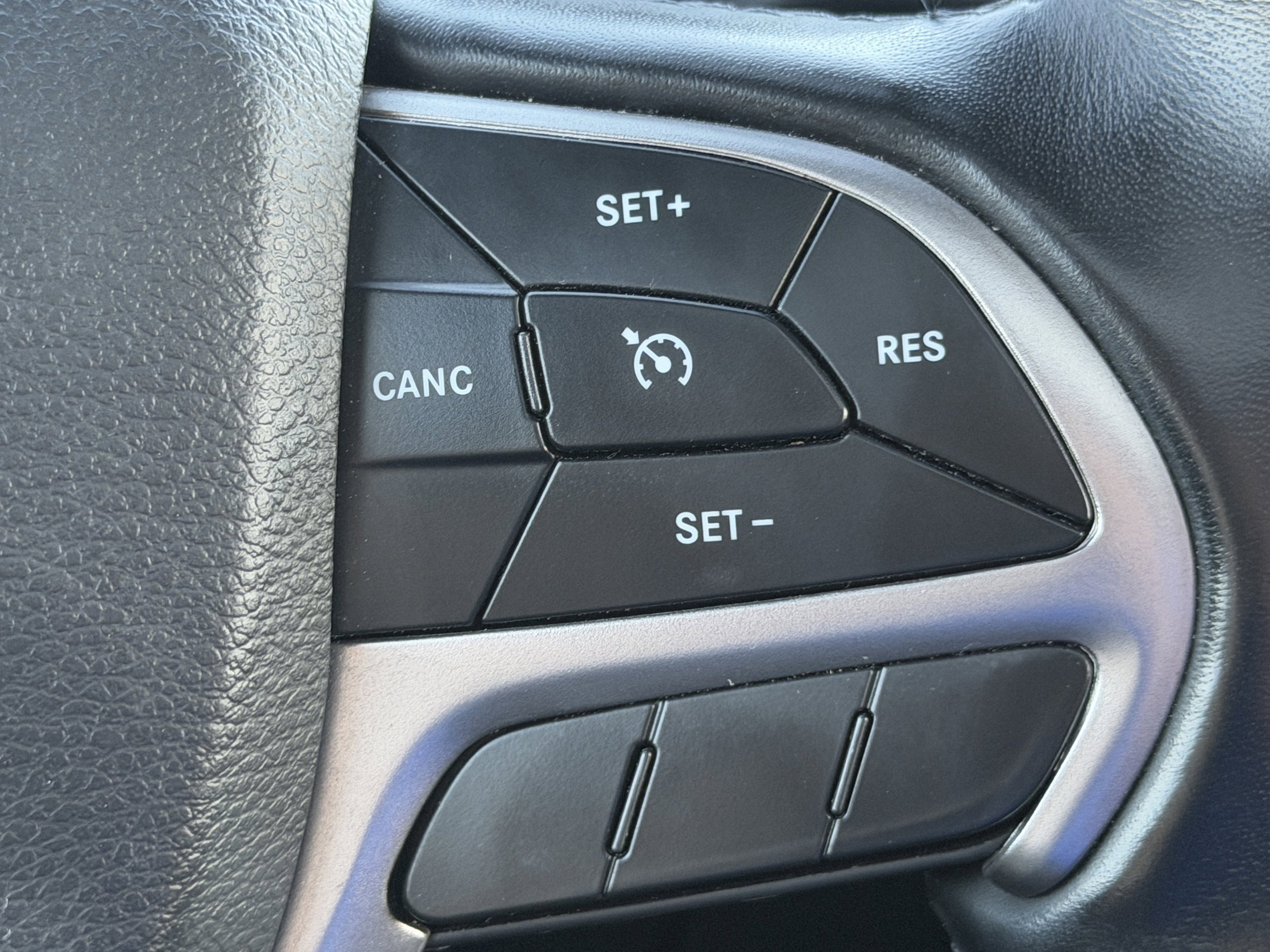 Used 2020 Jeep Grand Cherokee Altitude image 38