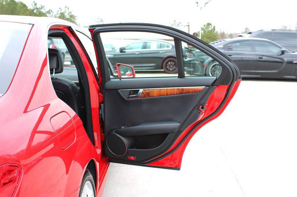 Used 2013 Mercedes-Benz C 250 Luxury image 30
