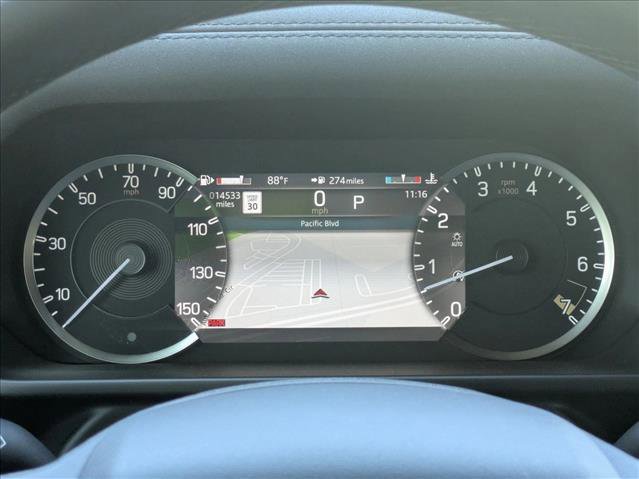 Used 2023 Land Rover Defender 130 X-Dynamic SE image 11