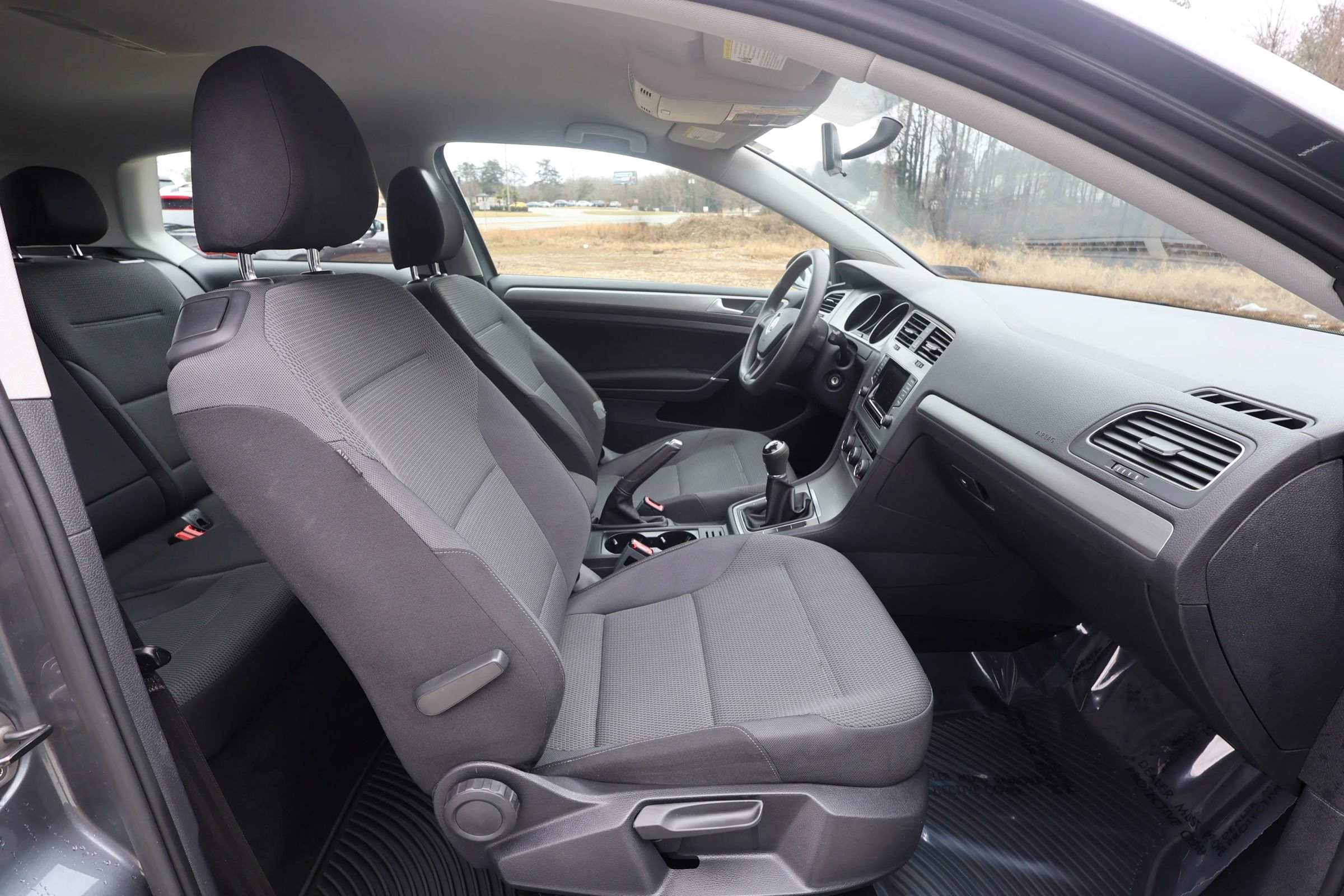 Used 2015 Volkswagen Golf Launch Edition FWD image 34