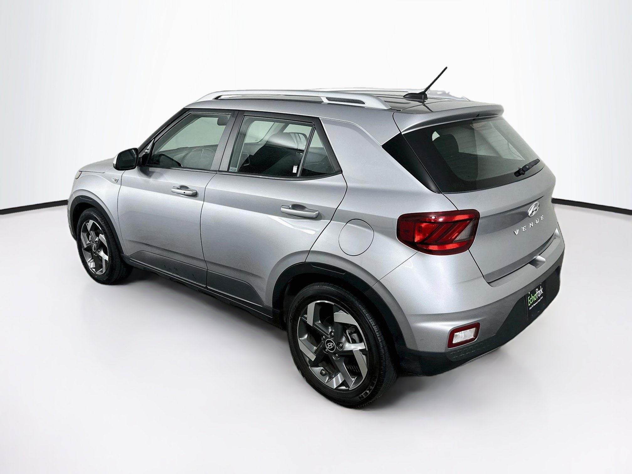 Used 2025 Hyundai Venue SEL FWD image 5