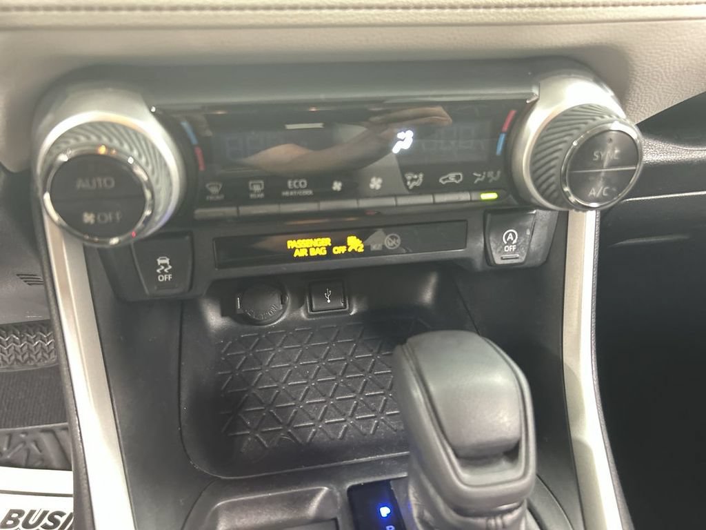 Used 2020 Toyota RAV4 XLE AWD/4WD image 16