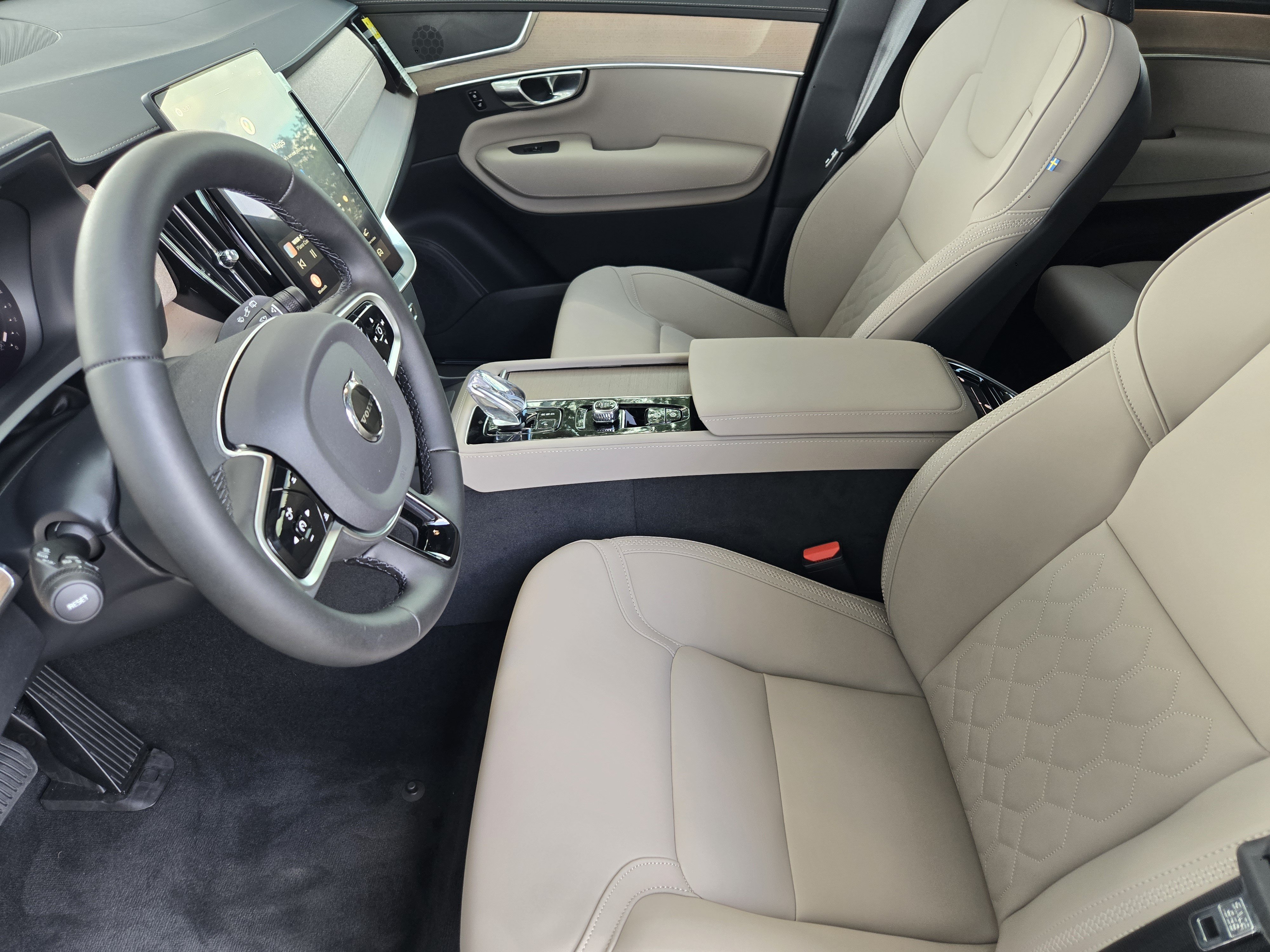 New 2026 Volvo XC90 B5 Plus w/ Protection Package Premier AWD/4WD image 10
