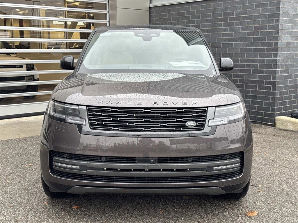 New 2025 Land Rover Range Rover SE image 2