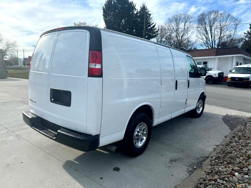 Used 2018 Chevrolet Express 2500 image 5