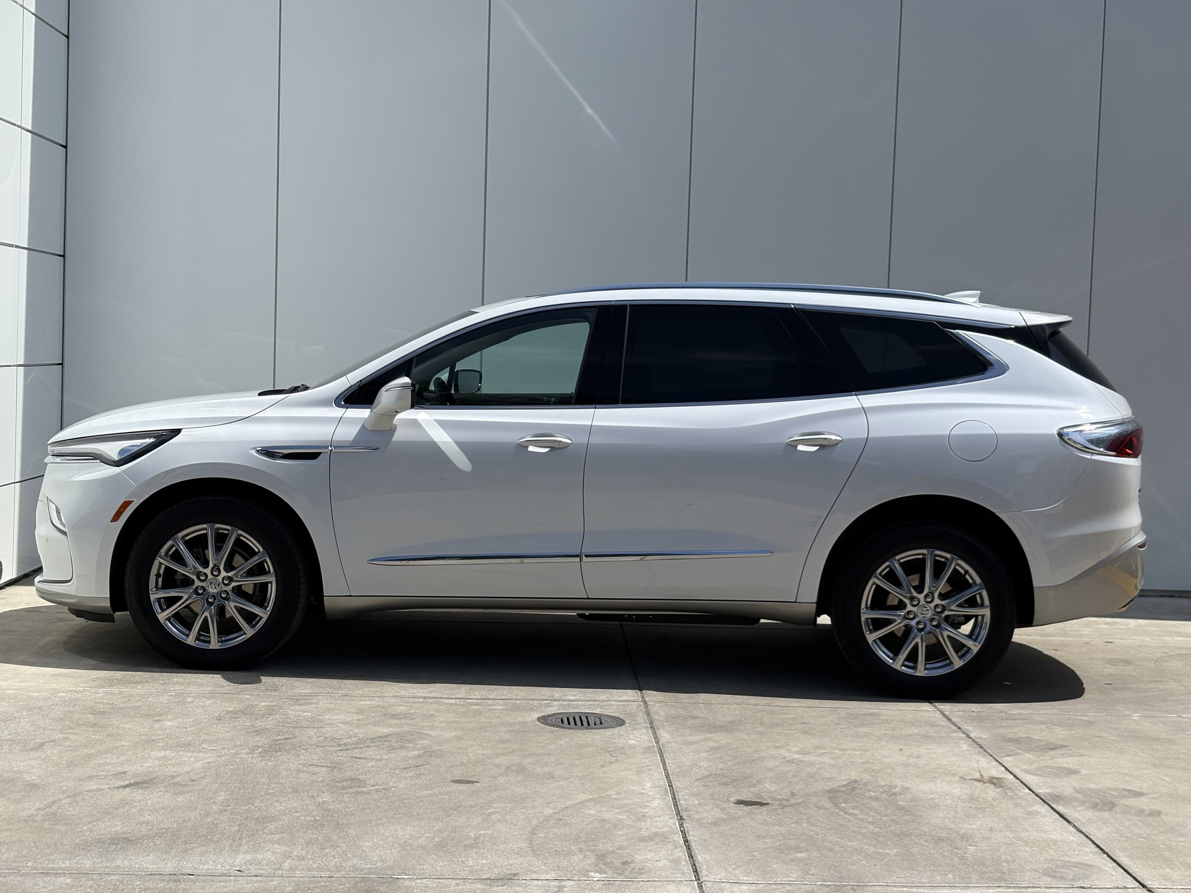 Used 2024 Buick Enclave Essence w/ Experience Buick Package AWD/4WD image 4