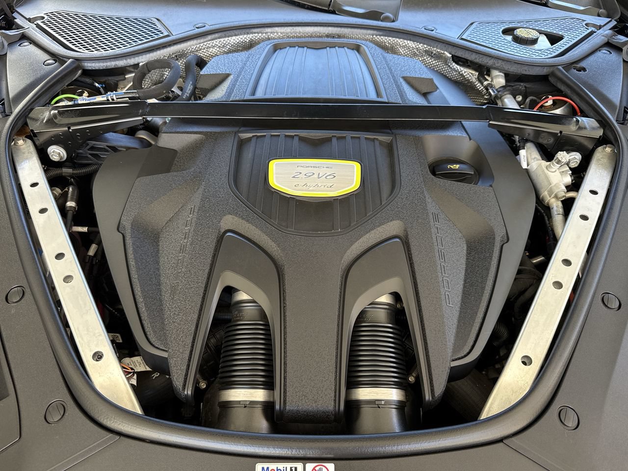 Used 2019 Porsche Panamera 4 w/ Premium Package Plus AWD/4WD image 31