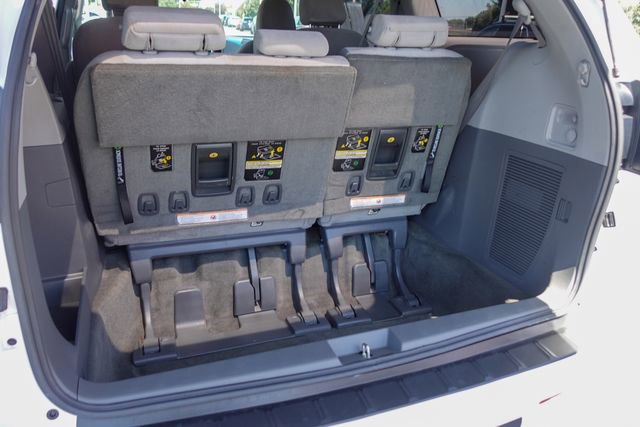 Used 2017 Toyota Sienna L FWD image 25