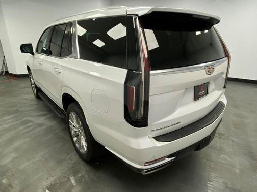 Used 2023 Cadillac Escalade Premium Luxury w/ LPO, Floor Liner Package AWD/4WD image 5