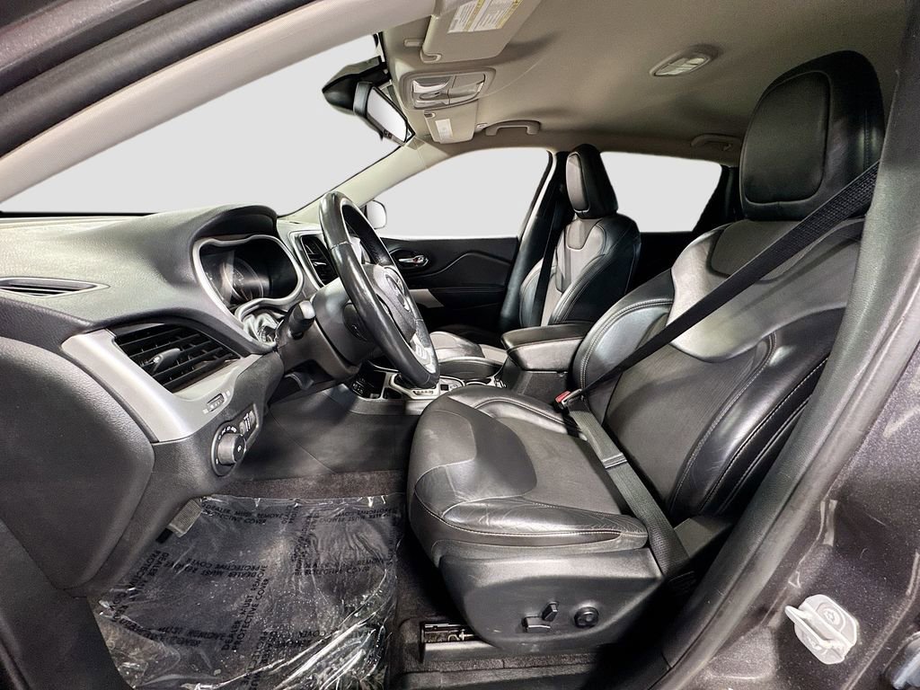 Used 2018 Jeep Cherokee Latitude Plus w/ Cold Weather Group FWD image 13
