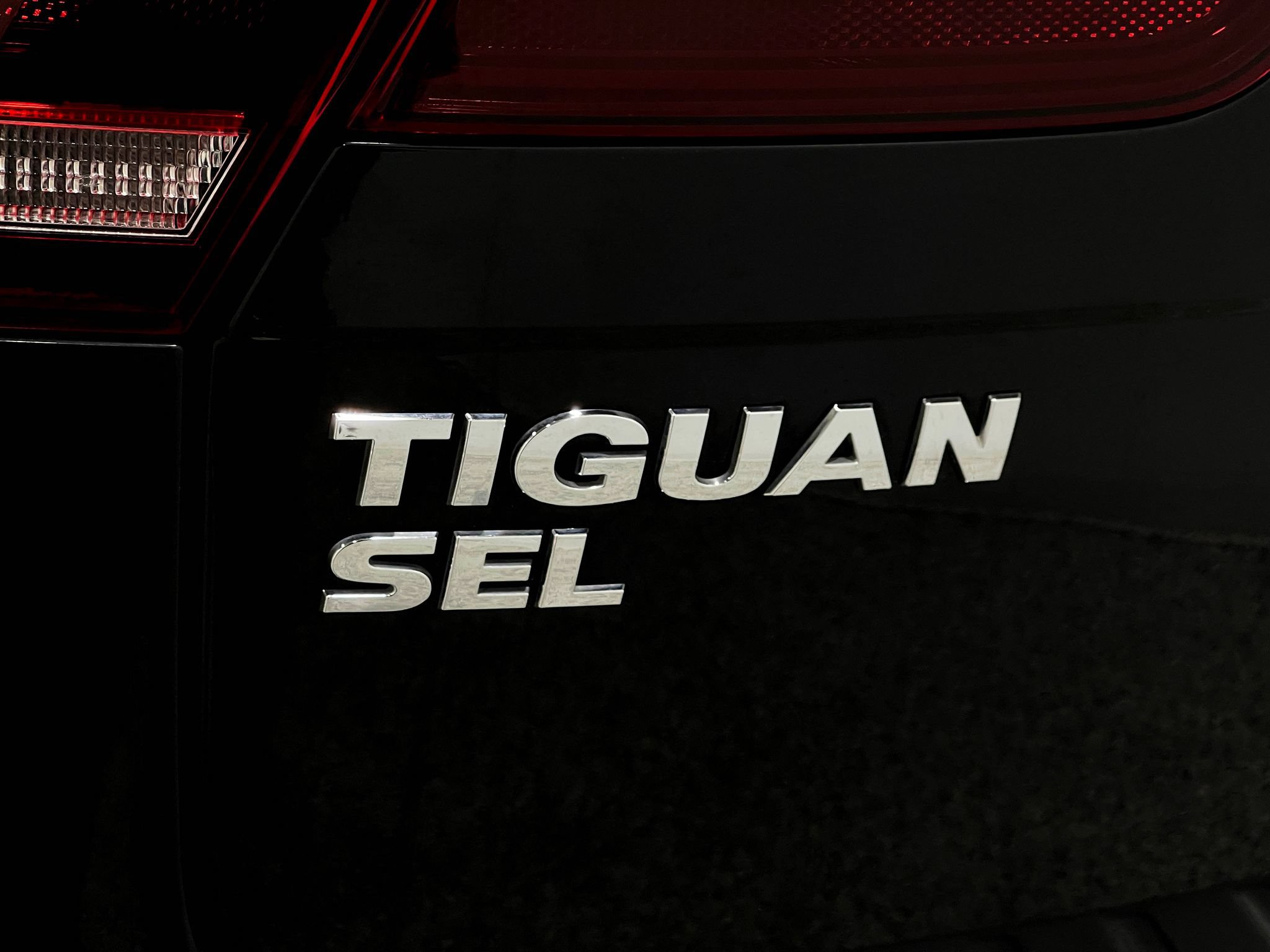 Used 2021 Volkswagen Tiguan SEL AWD/4WD image 39