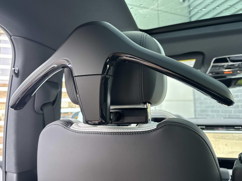 New 2026 Land Rover Range Rover Sport Dynamic SE AWD/4WD image 18