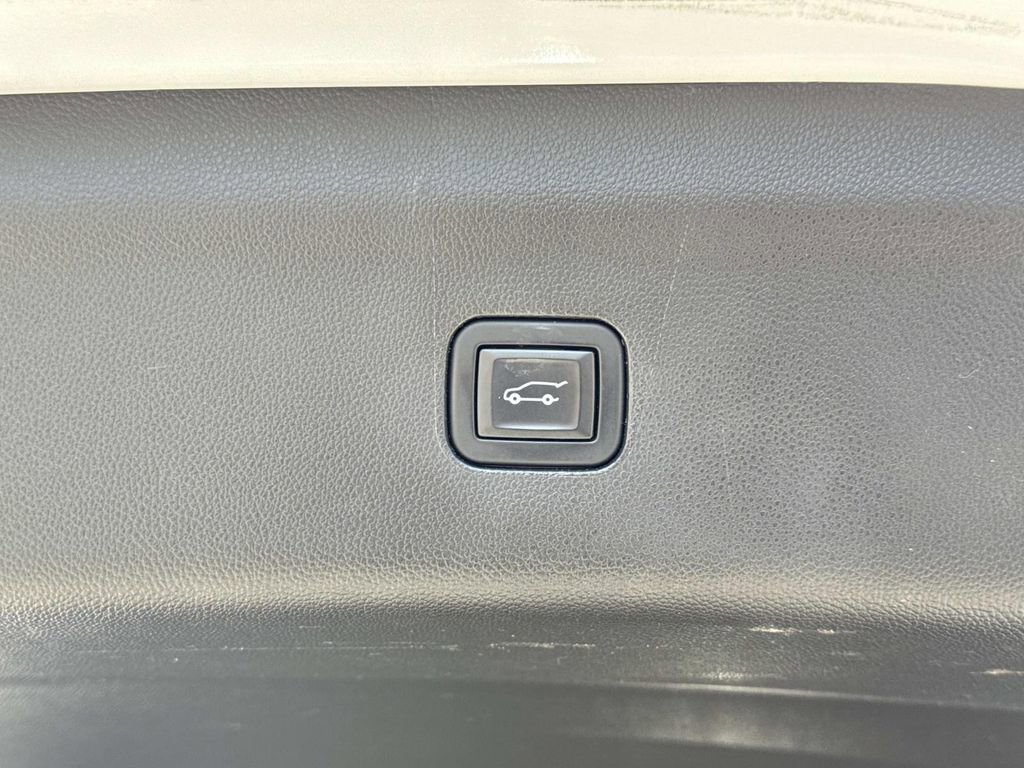 Used 2021 Buick Enclave Essence w/ Sport Touring Edition image 12