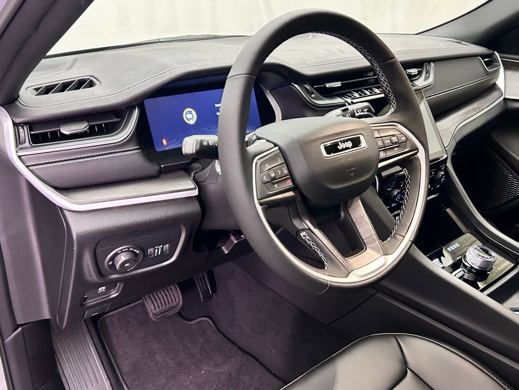 New 2025 Jeep Grand Cherokee Limited w/ Black Appearance Package image 14