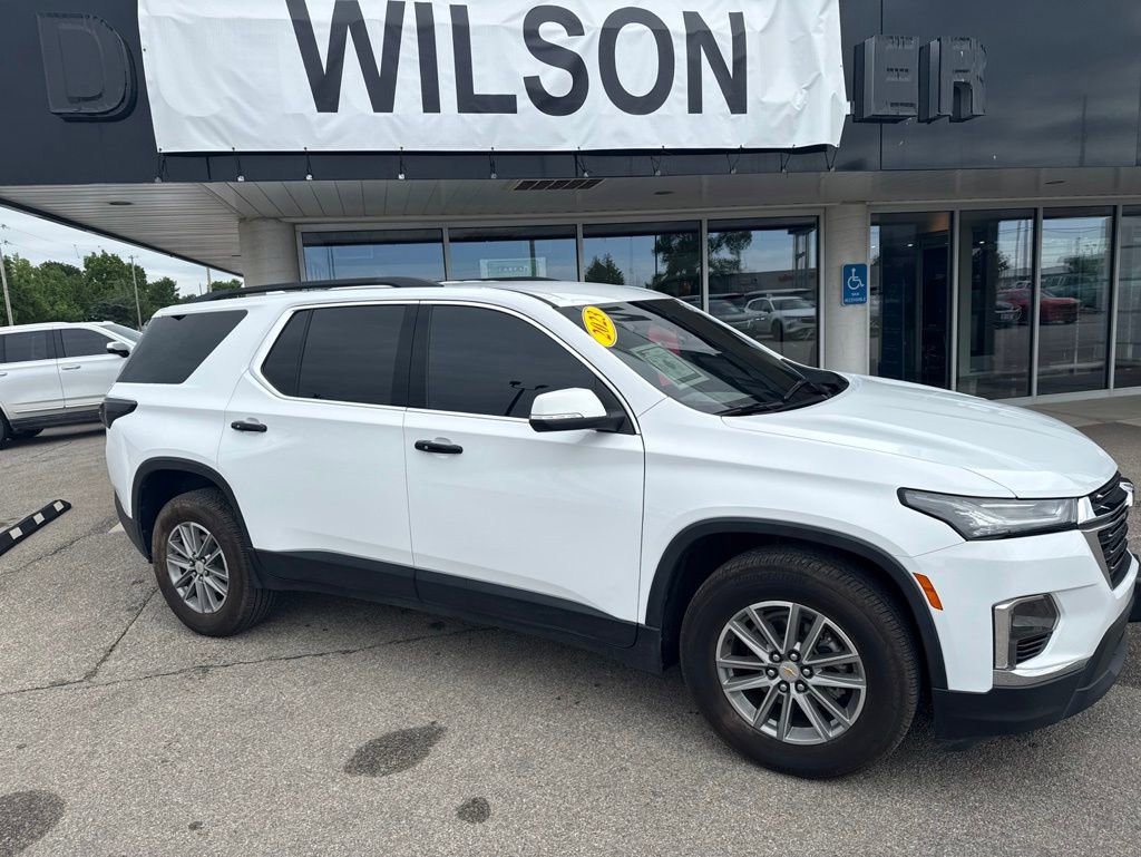 Used 2023 Chevrolet Traverse LT FWD image 1