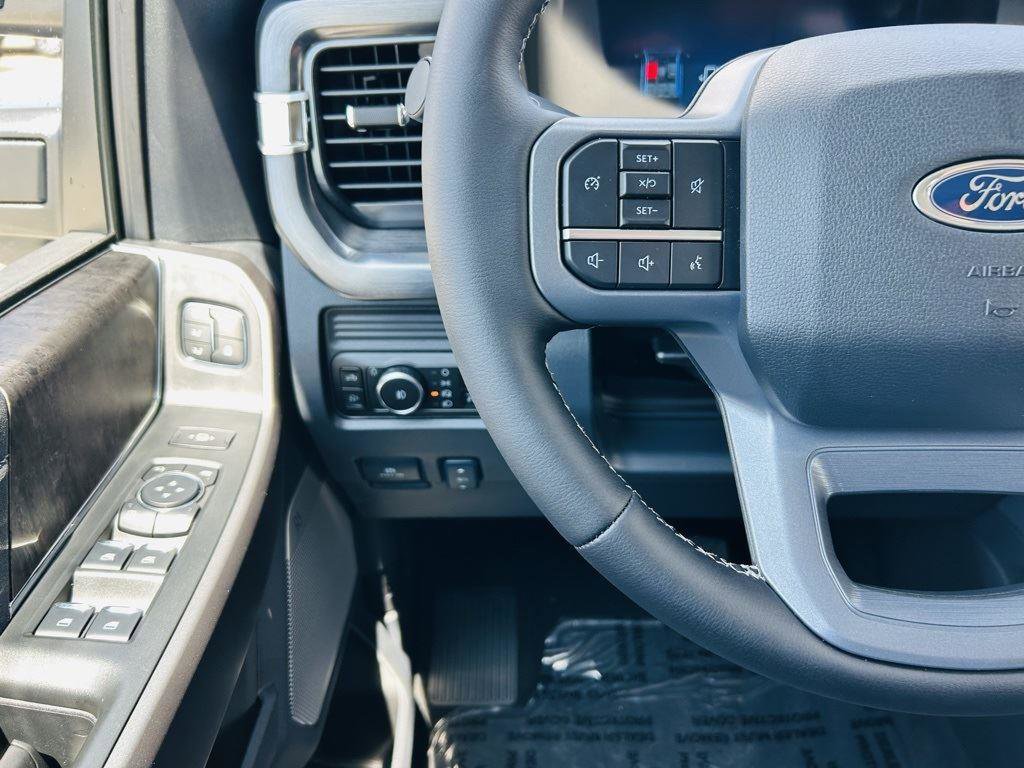 New 2025 Ford F250 Lariat w/ Black Appearance Package image 21