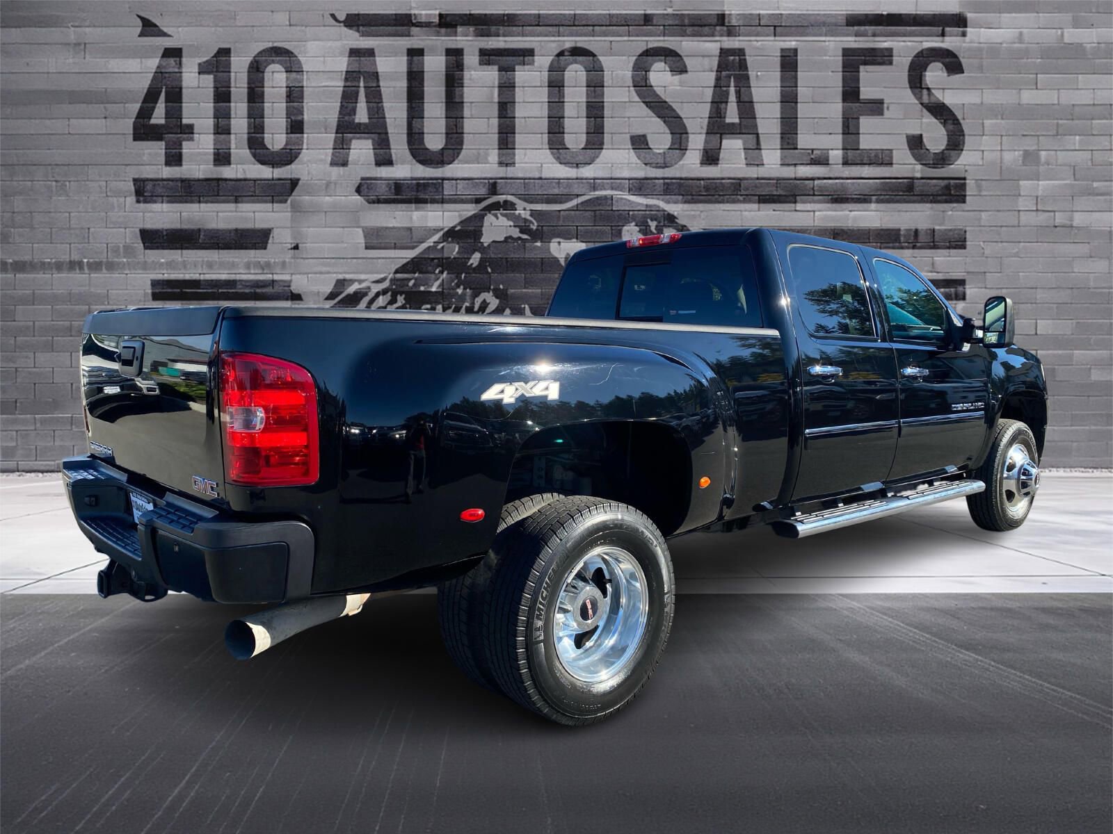 Used 2014 GMC Sierra 3500 Denali image 3