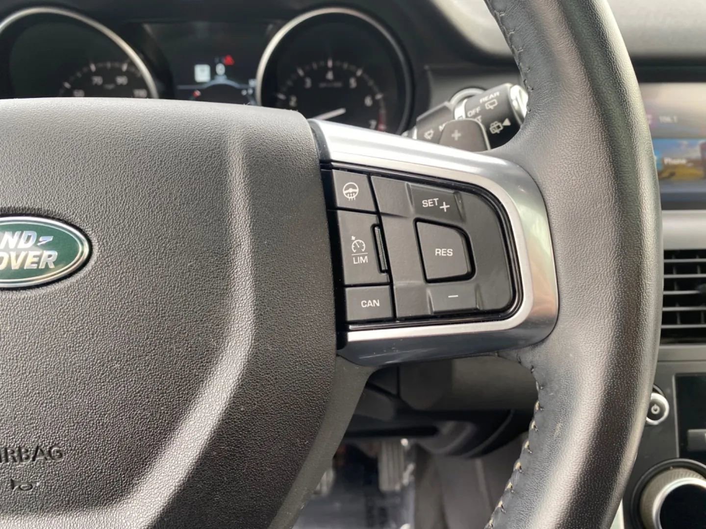 Used 2019 Land Rover Discovery Sport HSE AWD/4WD image 12