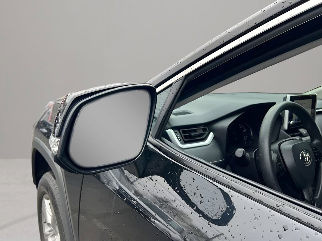 Used 2025 Toyota RAV4 XLE AWD/4WD image 26