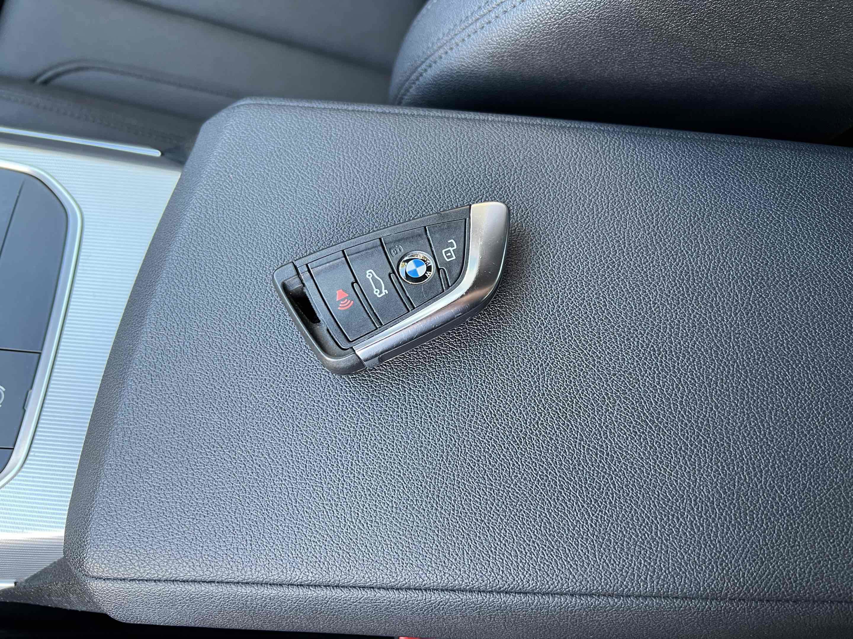 Used 2021 BMW 330e image 9